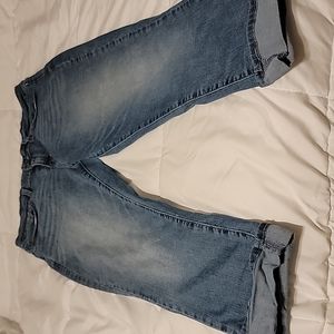 Signature by Levi Strauss Mid Rise Capri Size 16